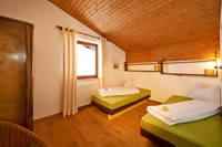 2. Schlafzimmer mit 2 getrennten Betten